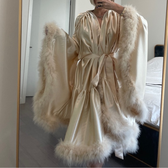 Sexy Robe with REAL features - Brand New - Picture 4 of 4